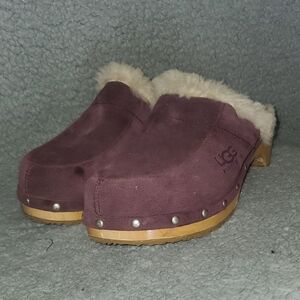 UGG Women's Plum Shearling Clogs Size 9